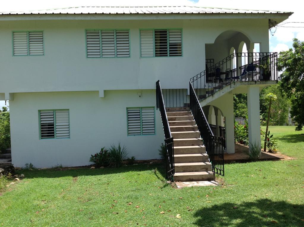 Chillax On Our Farm Guest House Ocho Rios Exterior foto