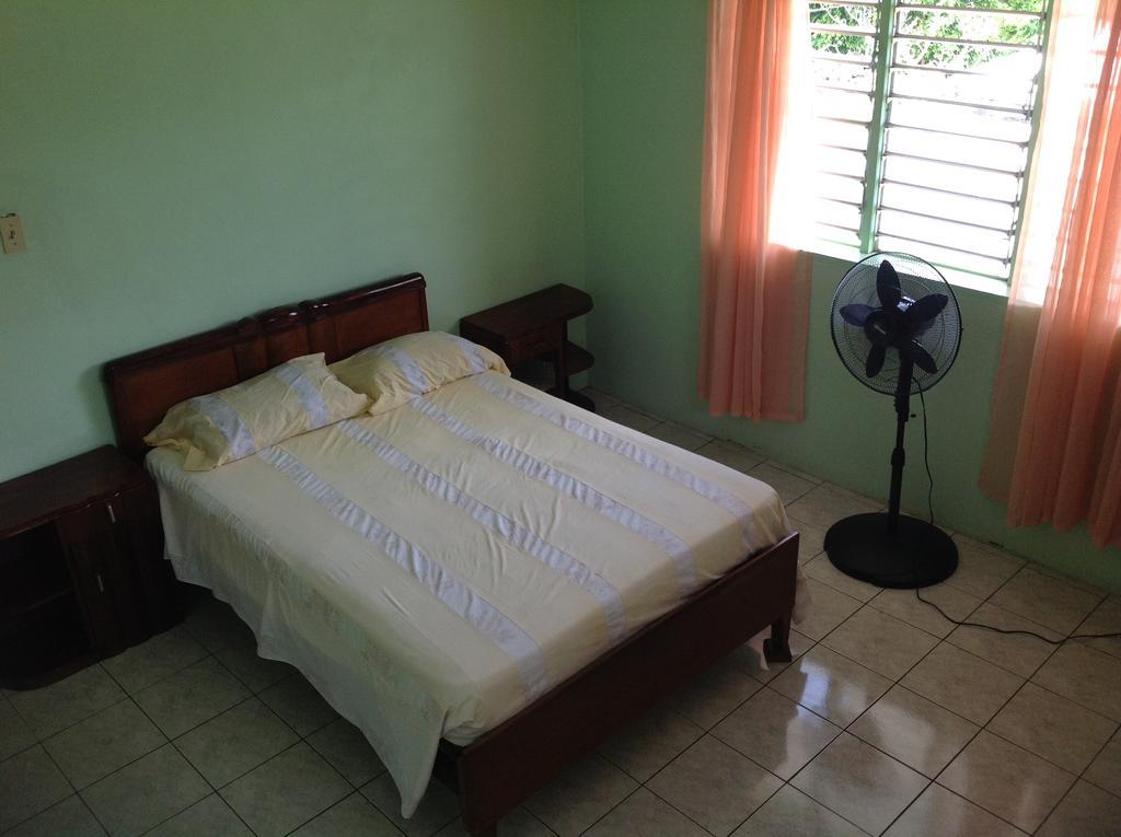 Chillax On Our Farm Guest House Ocho Rios Exterior foto